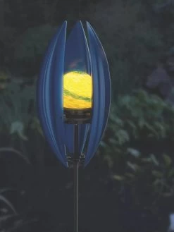 Wind Powered Garden Spinner Light -Garden Care Shop 8600622 02V tif