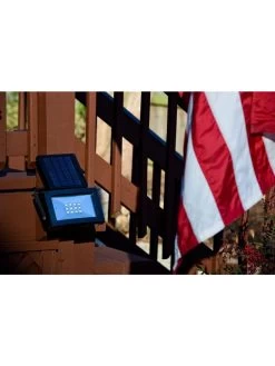 Solar Flood Light -Garden Care Shop 8607650 02v